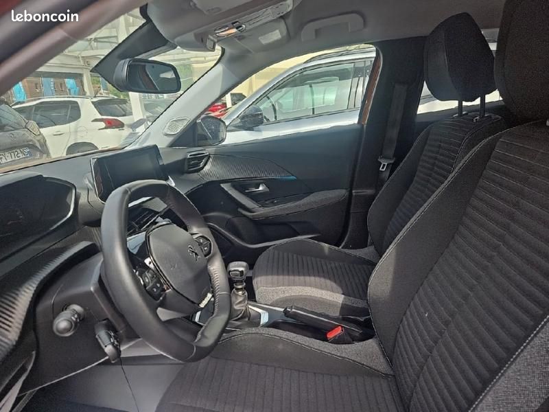 Peugeot 2008 1.2 PureTech 100ch S&S Style (image 9)
