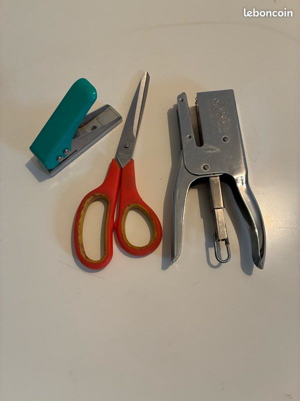 Lot fourniture de bureau (image 1)