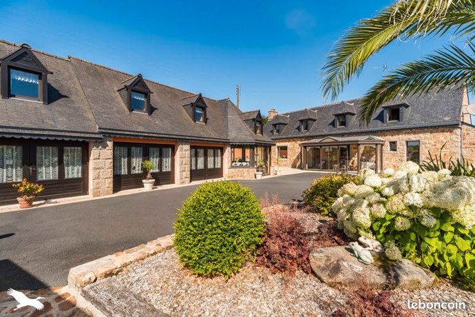 Longère 10 pièces 125 m²