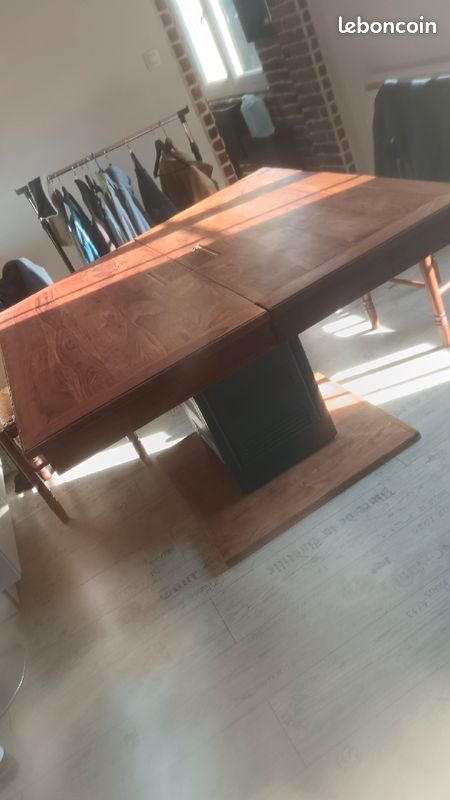Table (image 1)