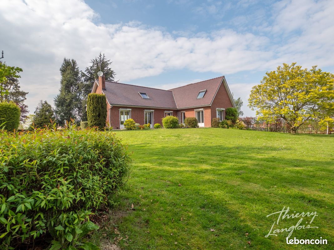 Maison 9 pièces 225 m² · à Genech · 225 m² · 699 341 €