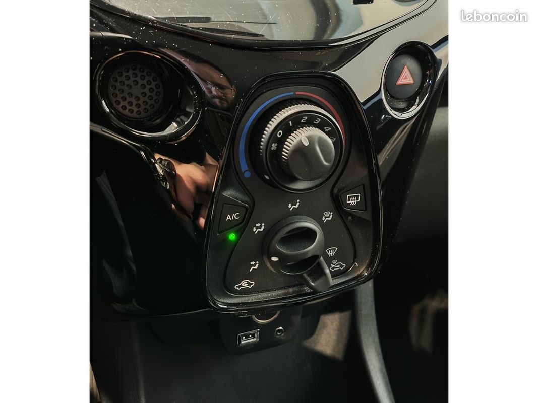 CITROEN C1 AIRSCAPE SHINE 1.0i VTi 72 ch Toit ouvrant + Camera (image 26)
