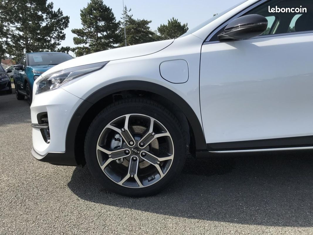 KIA CEE D XCeed Hybride rechargeable 1.6 GDI - 105 + Electric 60,5 ch - Stop&Go - BV DCT6 Premium (image 4)