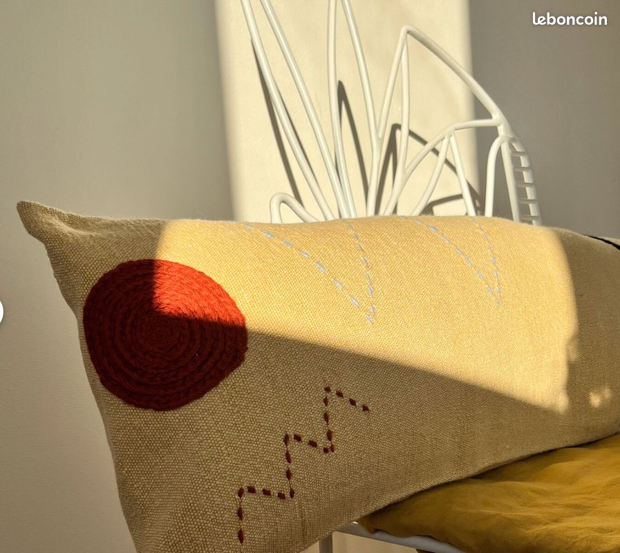 Coussin jaune rectangulaire | Oreiller Lombaire Coussin blanc rectangulaire | Oreiller Lombaire fait main au Maroc. Idée cadeau Noël (image 2)