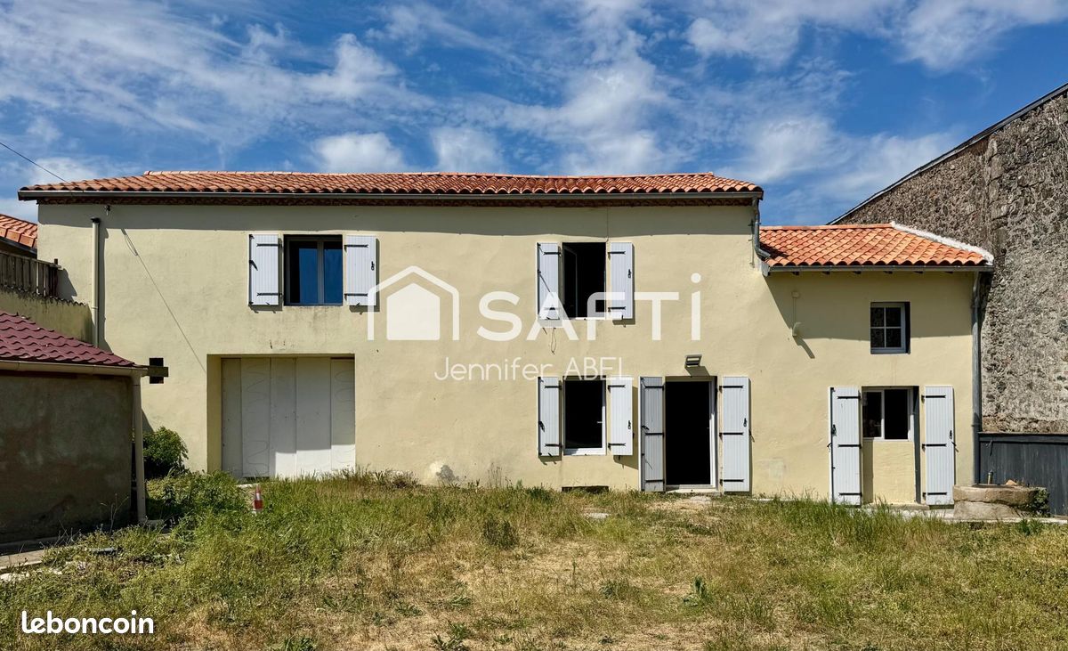 Maison 4 pièces 200 m² · à Bressuire · 200 m² · 99 000 €