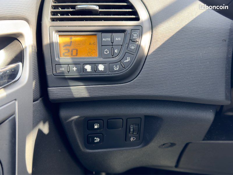 CITROEN C4 II 1.6 HDI 110Ch CONFORT *GARANTIE 6 MOIS (image 11)