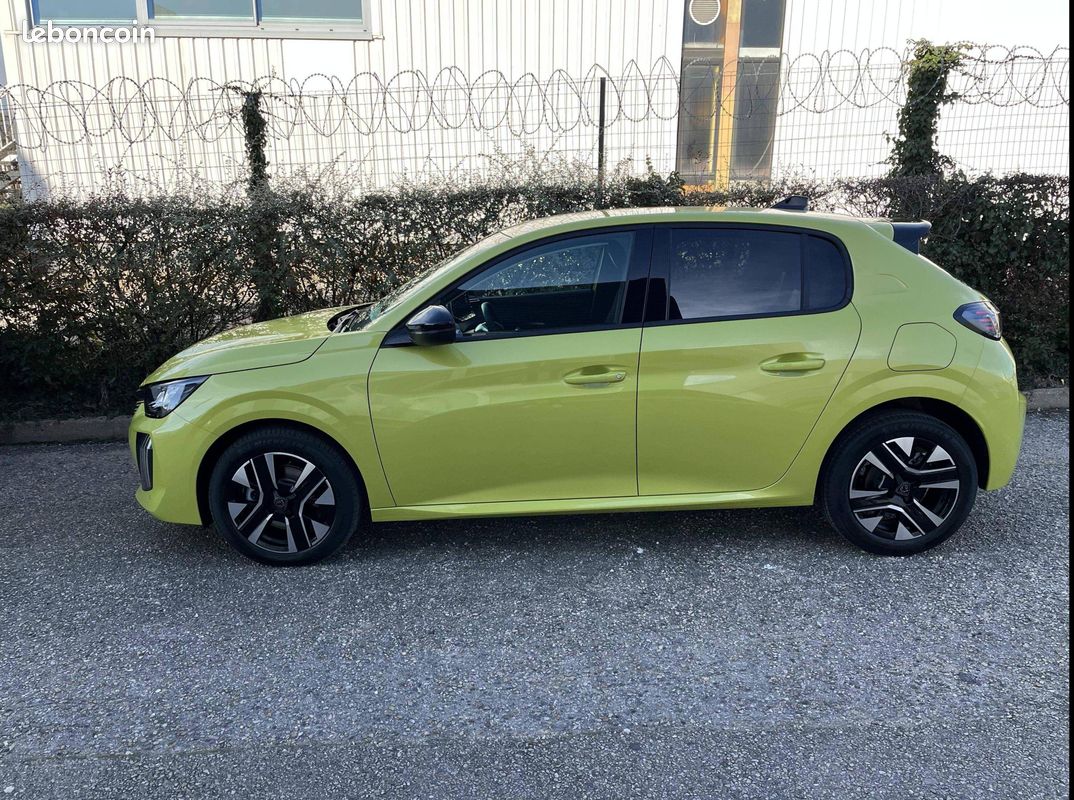 PEUGEOT 208 Hybrid 110 ch e-DCS6 Allure (image 2)