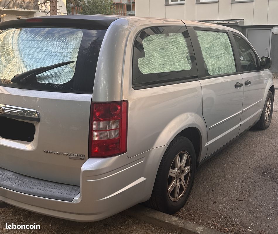Vend Chrysler grand voyageur 2.8 (image 3)