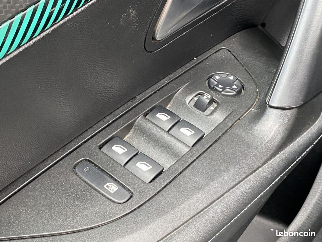 Peugeot 2008 (2) BLUEHDI 110 ALLURE (image 13)