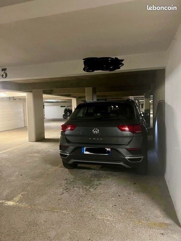 Parking 21 999 bastille - roquette-popincourt · à Paris · 21 999 €