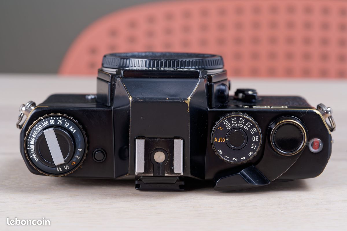 Appareil photo reflex argentique 35 mm à quartz Contax RTS II