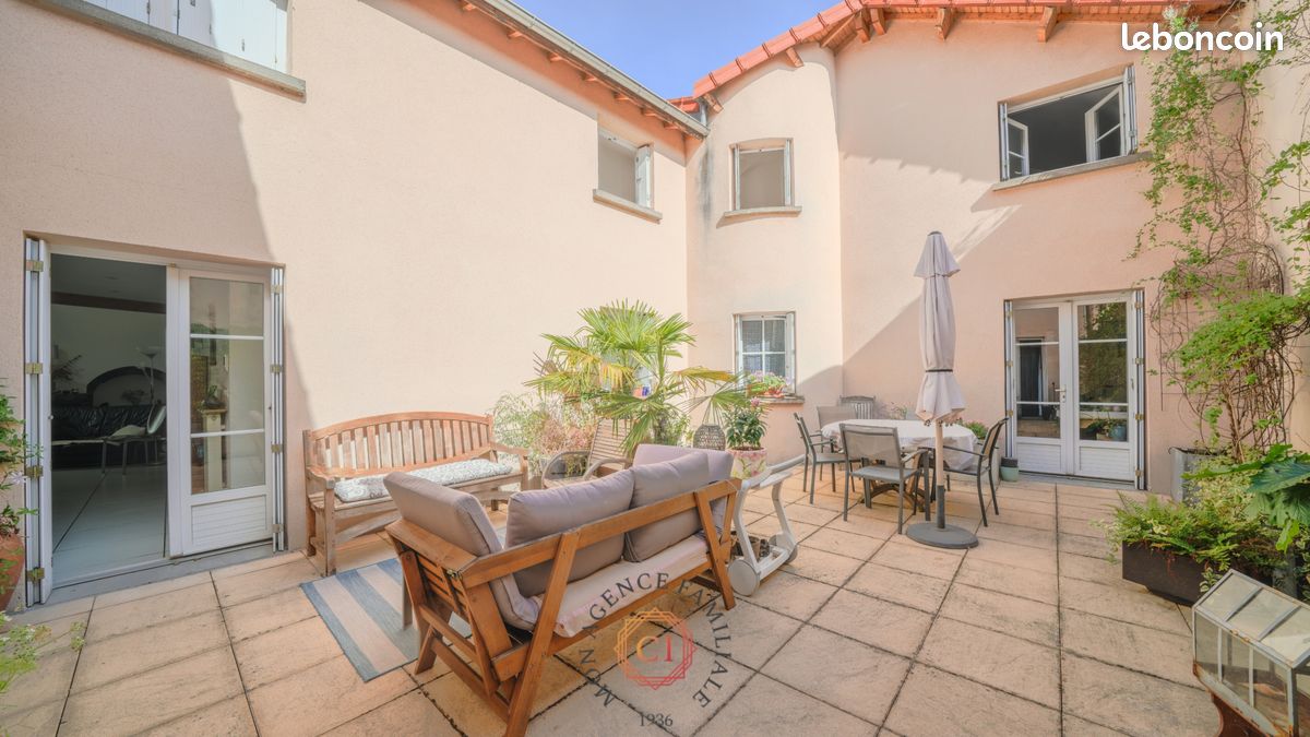 Maison 8 pièces 207 m² · à Riom · 207 m² · 479 000 €