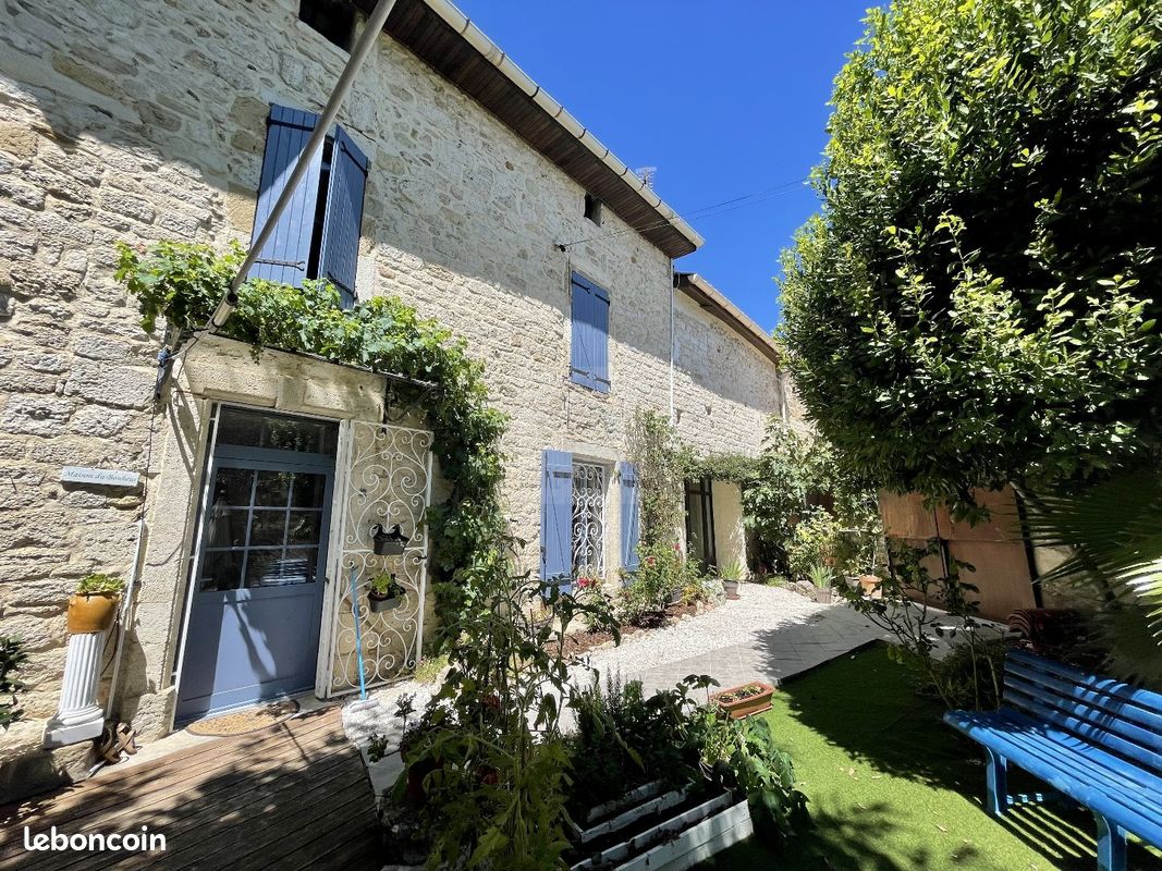 Maison 8 pièces 295 m² · à Magalas · 295 m² · 375 000 €