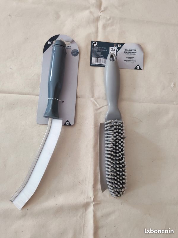 Balayette en silicone et brosse à joint (image 1)