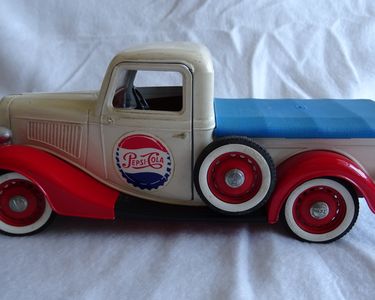 Modèle Réduit Ford V8 Pepsi Cola 1936 - Solido échelle 1:19 - Occasion - Miniature Vintage