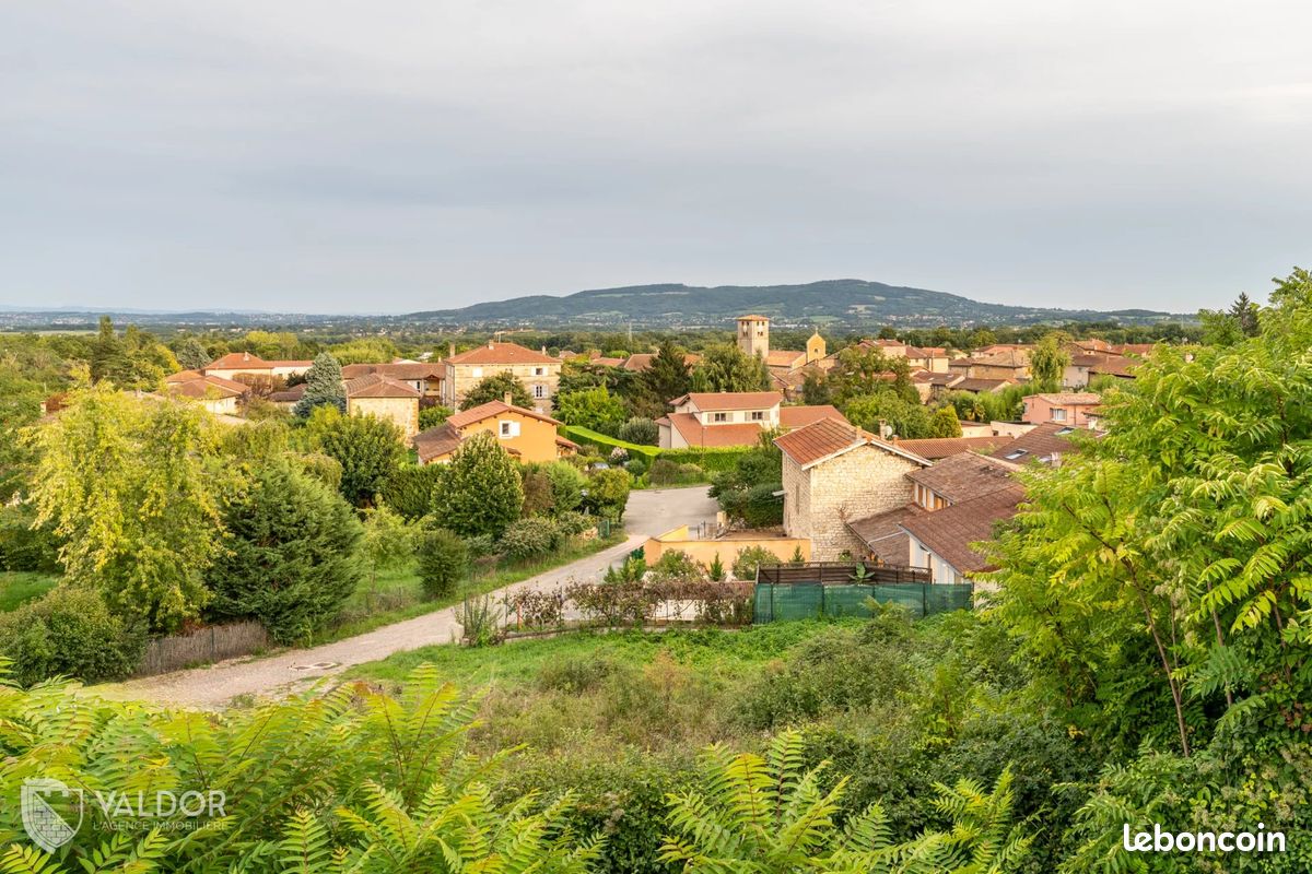 Terrain 1601 m² · à Morancé · 1 601 m² · 300 000 €