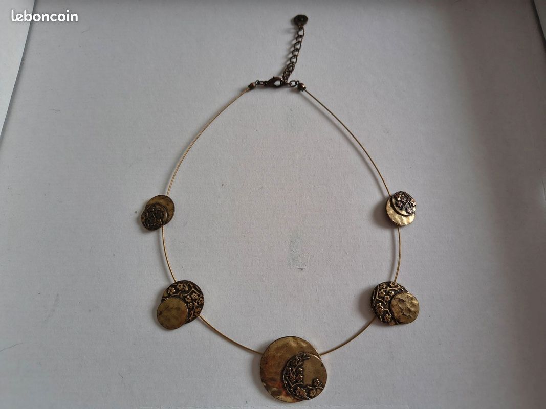 Collier fantaisie (image 1)