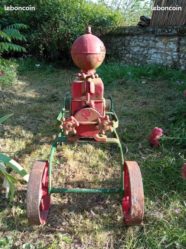Ancienne pompe à vin (image 1)