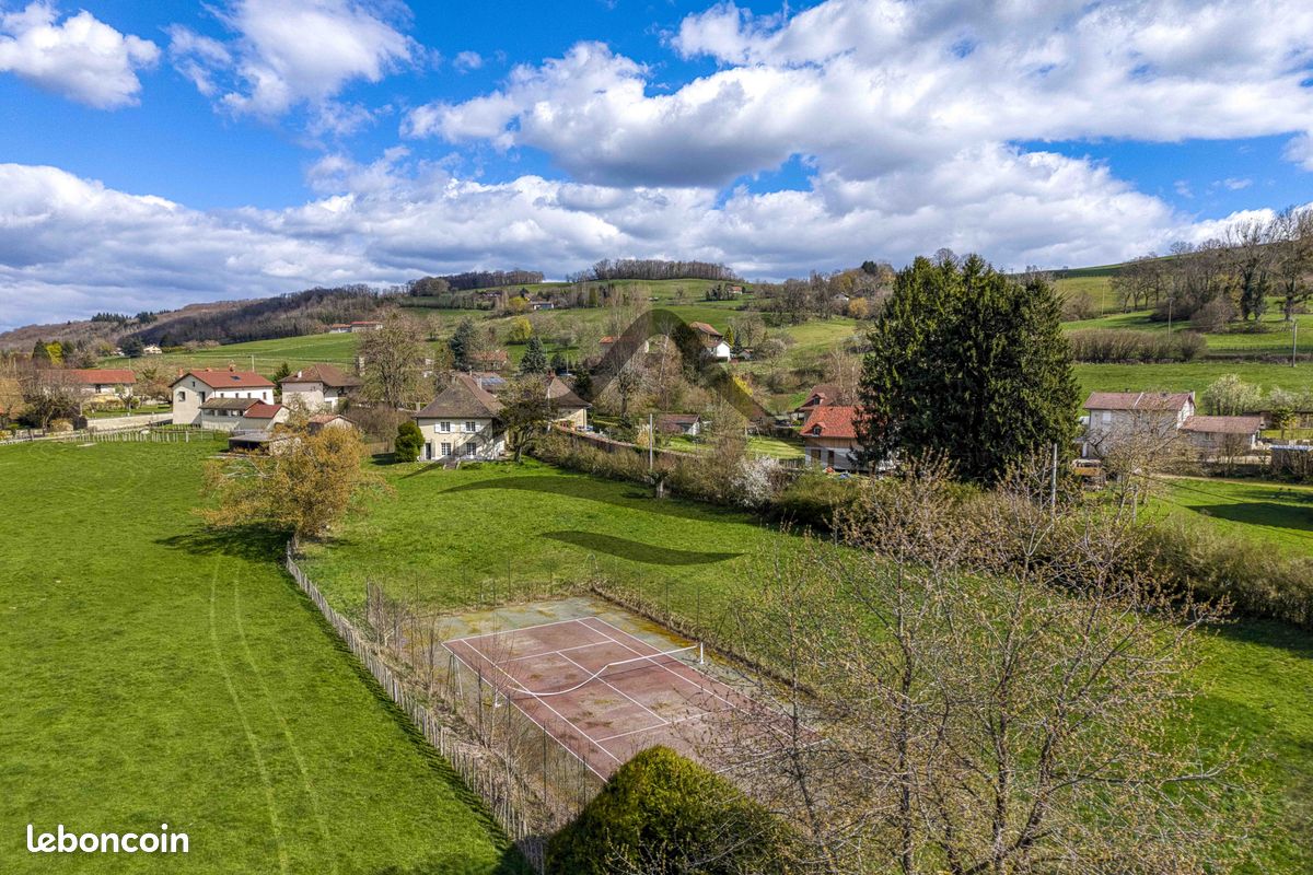 Maison 13 pièces 200 m² · à Montferrat · 200 m² · 319 000 €