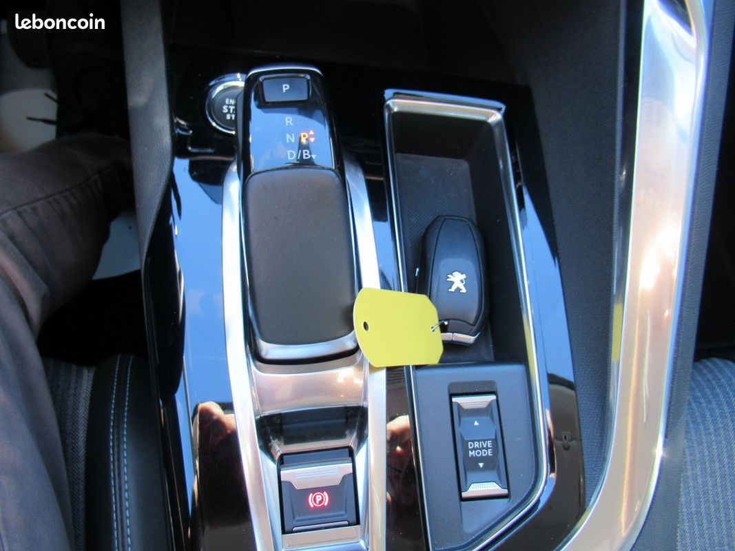 Peugeot 3008 (2) 1.6 HYBRID 225 E-EAT8 Allure Pack (image 26)