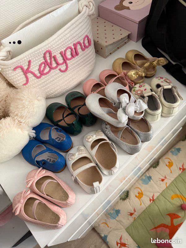 Lot de chaussures pour enfants (image 1)
