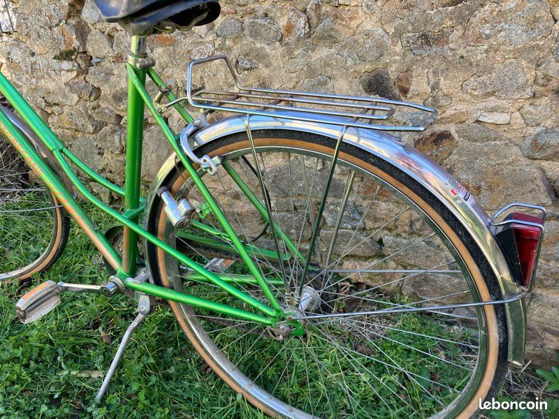 Motobécane touring course ancienne selle vintage saddle à Acquin