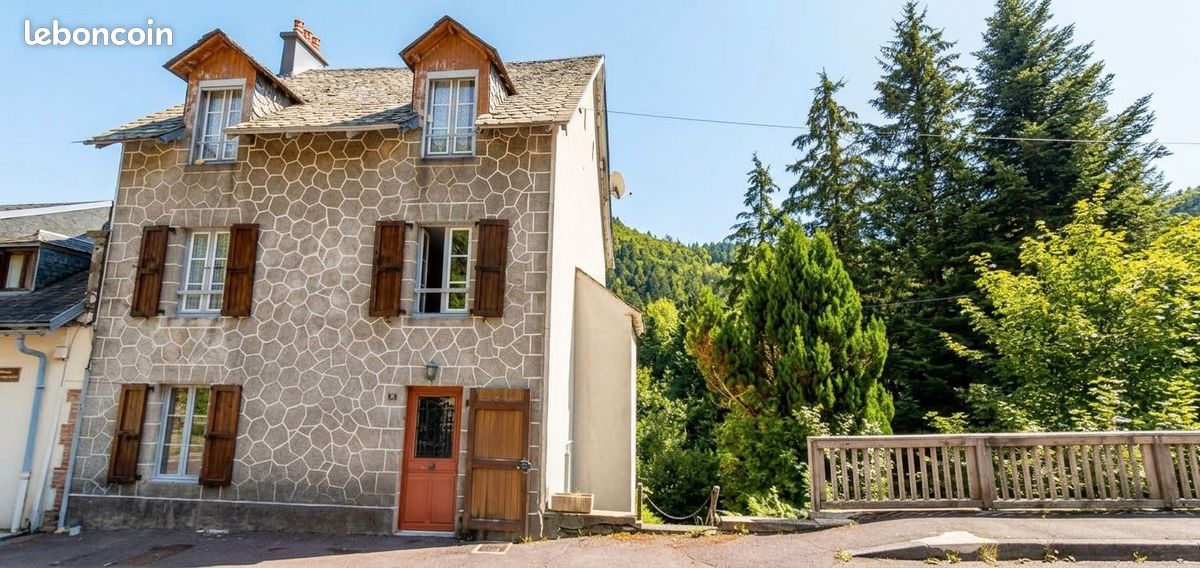 Maison 7 pièces 155 m² · à Laveissière · 155 m² · 163 000 €