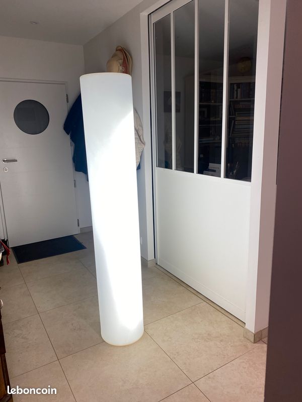 LAMPE cylindrique moderne (image 1)