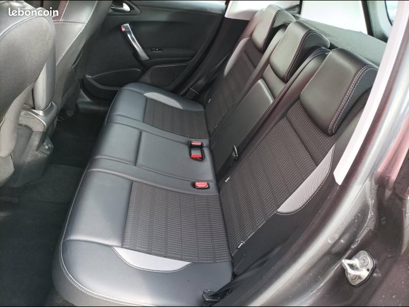Peugeot 2008 1.2 PureTech 110ch Allure S&S (image 8)