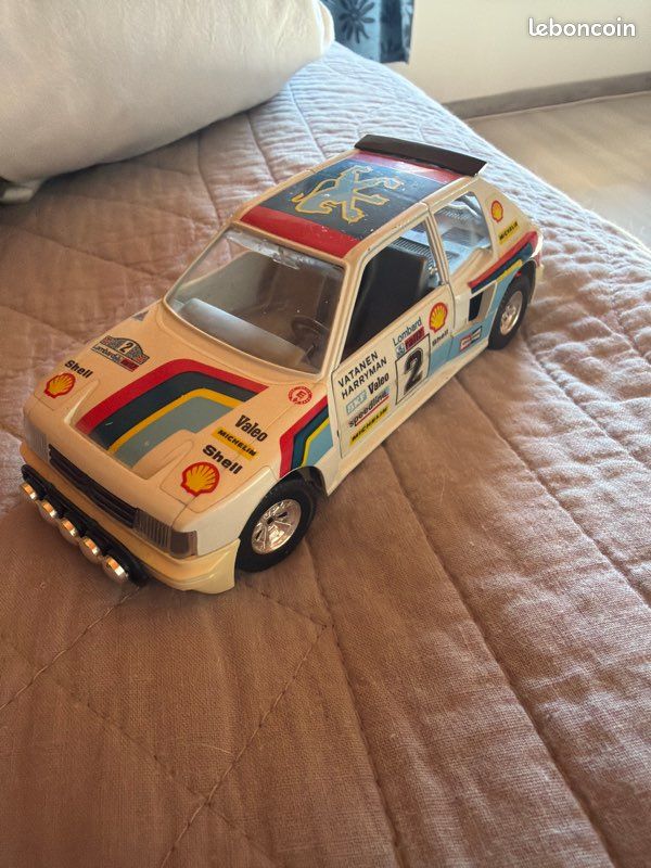 Horloge Miniature Auto-horloge – Peugeot 2008 DKR Sébastien Loeb, Rallye Dakar 2016, 20x30cm