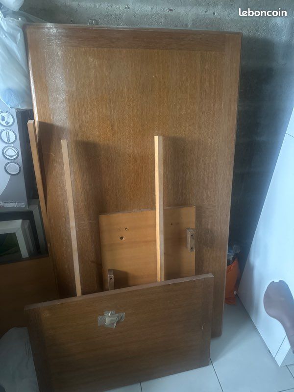 Table en bois (image 1)