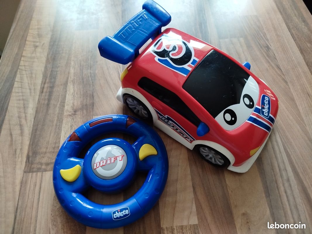 Chicco Voiture Télécommandée Tom – 4 Directions, Télécommande Infrarouge Avec Boutons, Sons De Moteur, Jouet Enfant 2-6 Ans