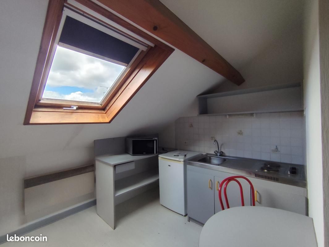 Appartement 1 pièce 10 m² · au Creusot · 10 m² · 245 €/mois