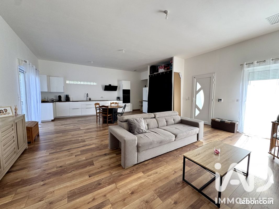 Maison 4 pièces 117 m² · à Villeneuve-la-Comtesse · 117 m² · 205 000 €