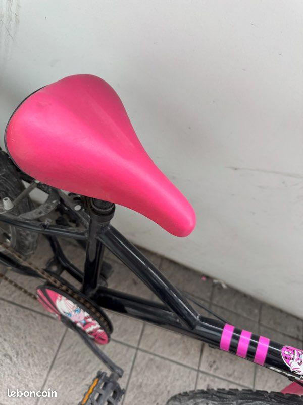 VTT enfant Noir et Rose (avec vitesses) (image 2)