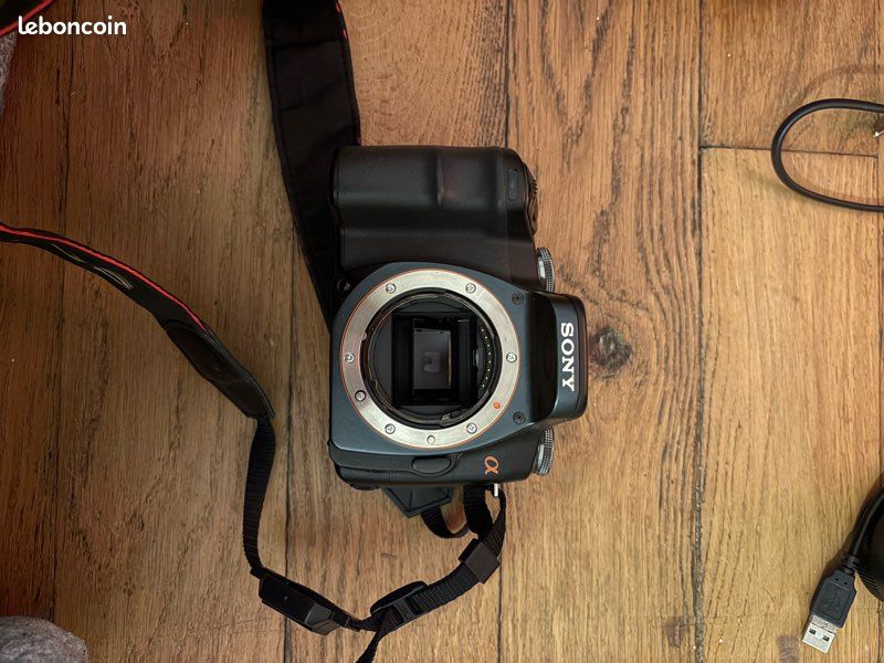 Pack Sony Alpha 100 + 2 objectifs + accessoires (image 3)