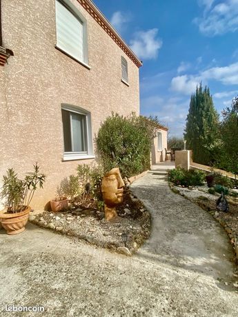 Villa 4 faces au lac de la cavayere montlegun Carcassonne 5 chbres ( 2 en rdch) 2 salles de bain 3 wc piscine couverte pool house etc…