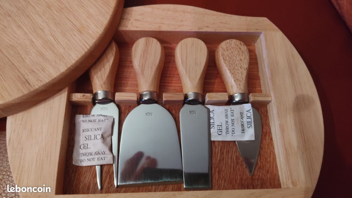 Plateau à fromage rond en bois neuf avec ses couverts (image 4)