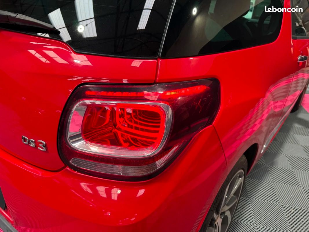 DS DS 3 1.2 110 cv Sport Chic / BOITE AUTOMATIQUE / DISTRIBUTION OK / SIÈGES CHAUFFANTS / BLUETOOTH (image 15)