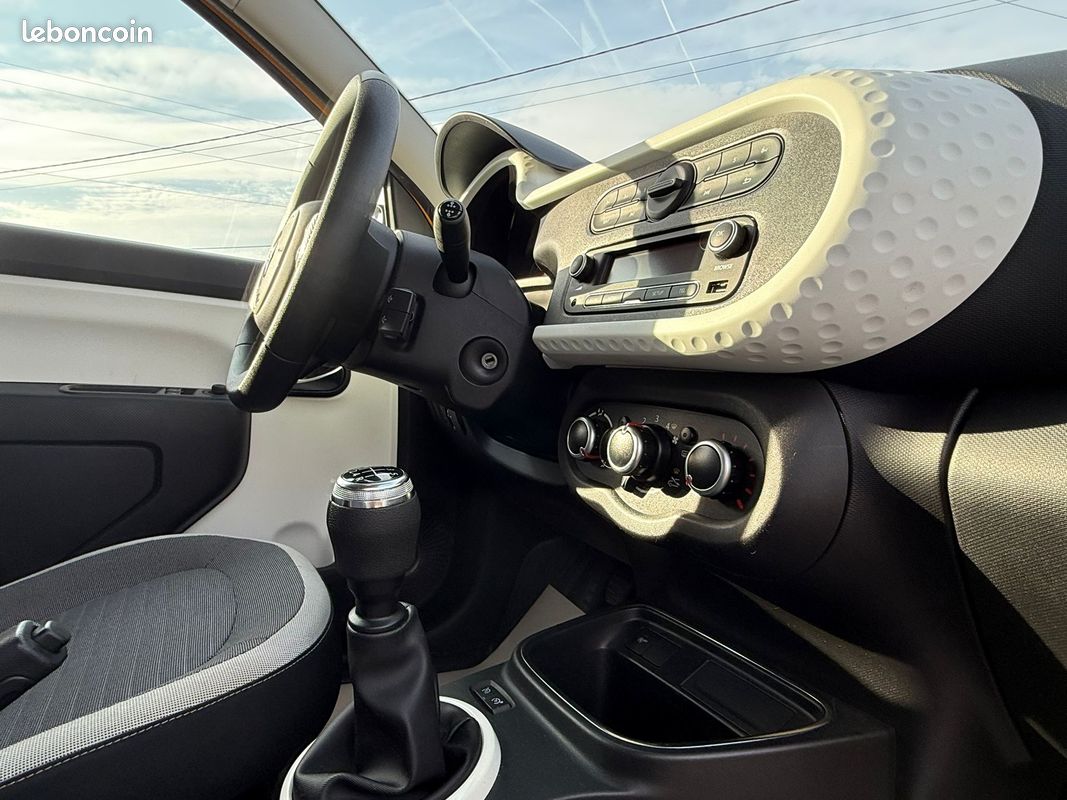 Renault Twingo 1.0 SCe 75 CV LIMITED - Sièges Chauffant - Financement à partir de 150e/Mois (image 13)