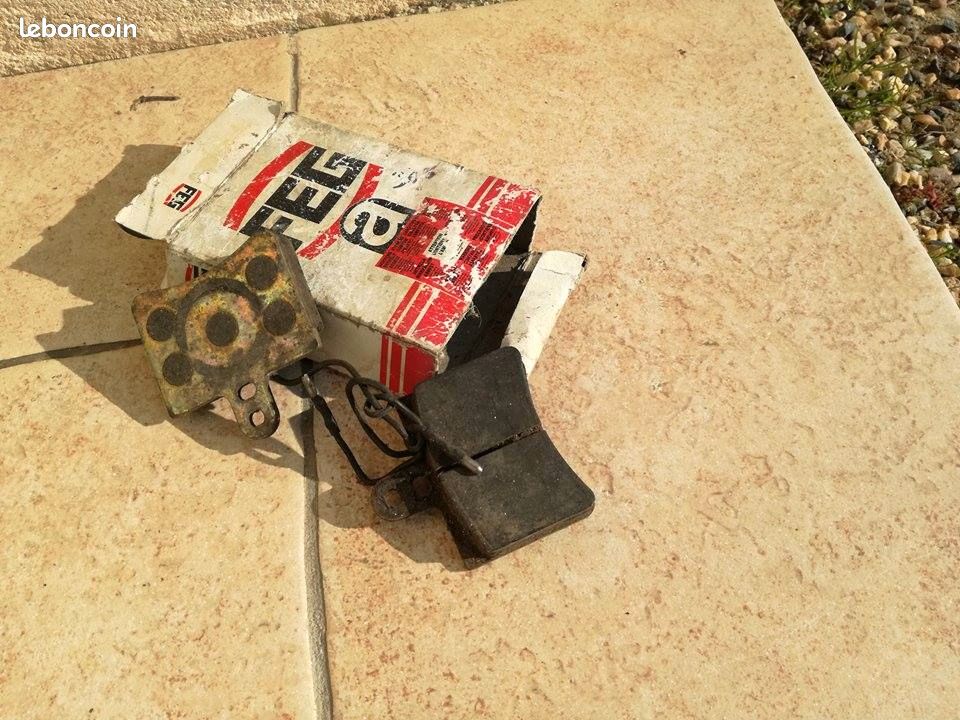 Plaquettes de freins neuves pour peugeot 305 (image 1)