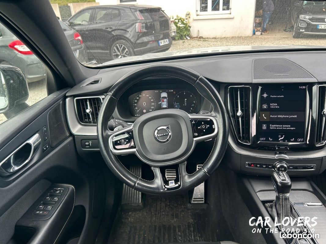 VOLVO XC60 D4 AdBlue 190 ch Geartronic 8 R-Design (image 10)