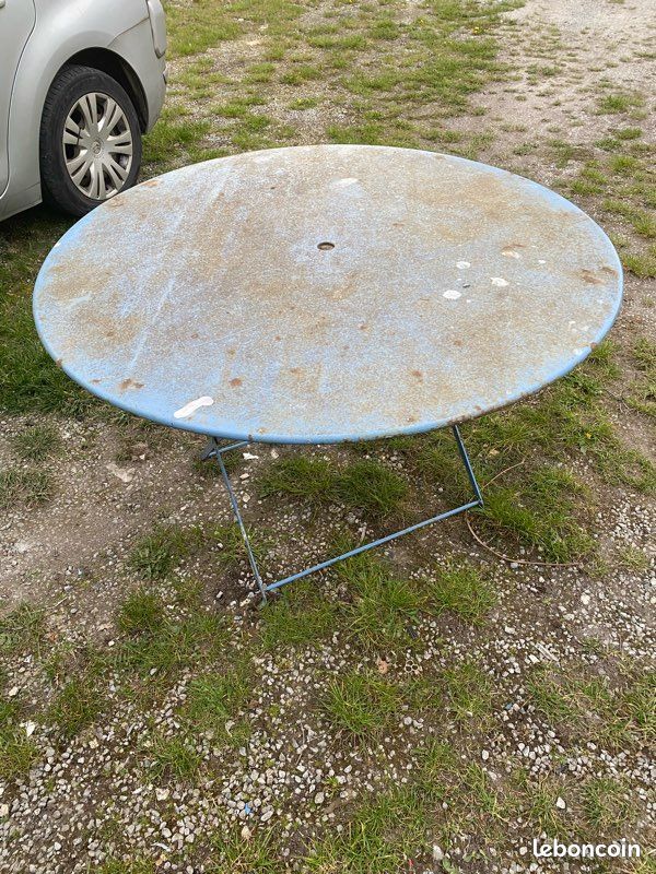 Avendre table de jardin ronde en fer (image 1)