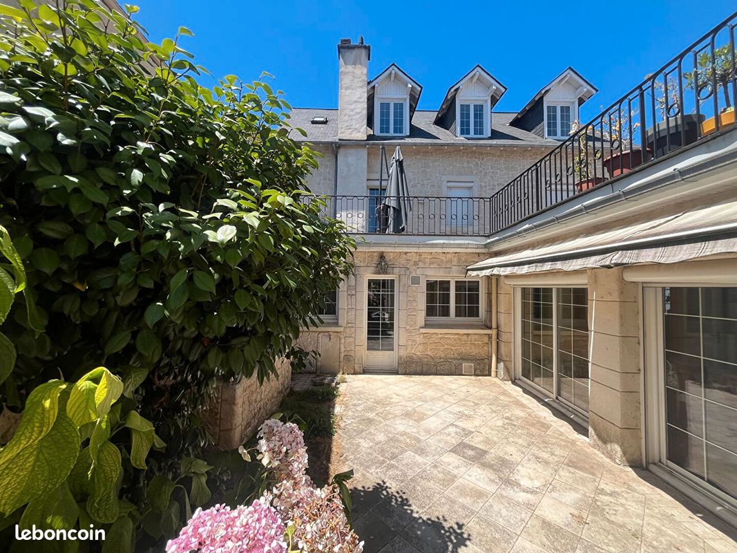 Maison 9 pièces 300 m² · à Morlaàs · 300 m² · 495 000 €