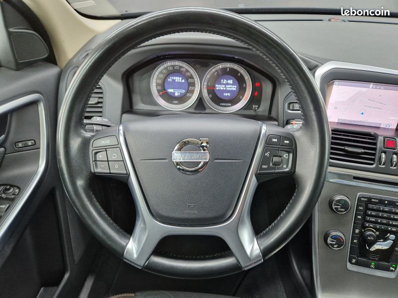 Volvo XC60 D3 136CH SUMMUM * TOIT * BLUETOOTH * XENON * CAMERA * NAVIGATION (image 11)