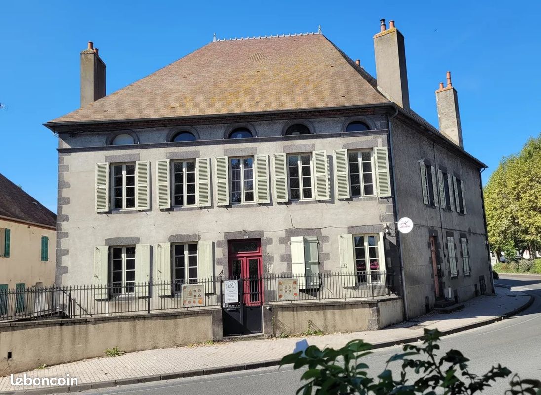 Local commercial 12 pièces 294 m² · à Saint-Pourçain-sur-Sioule · 294 m² · 273 000 €