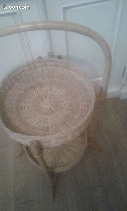 Fauteuil en rotin et sa desserte (image 7)