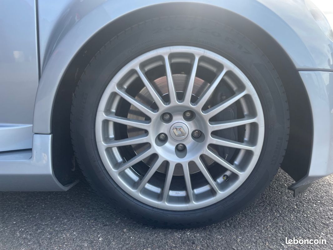 RENAULT CLIO 3.0 V6 Sport (image 8)