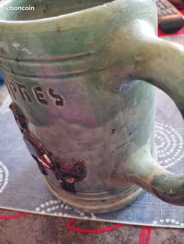 Broc en grès, couleur vert, avec un chat. Souvenir d'Ypres (image 2)