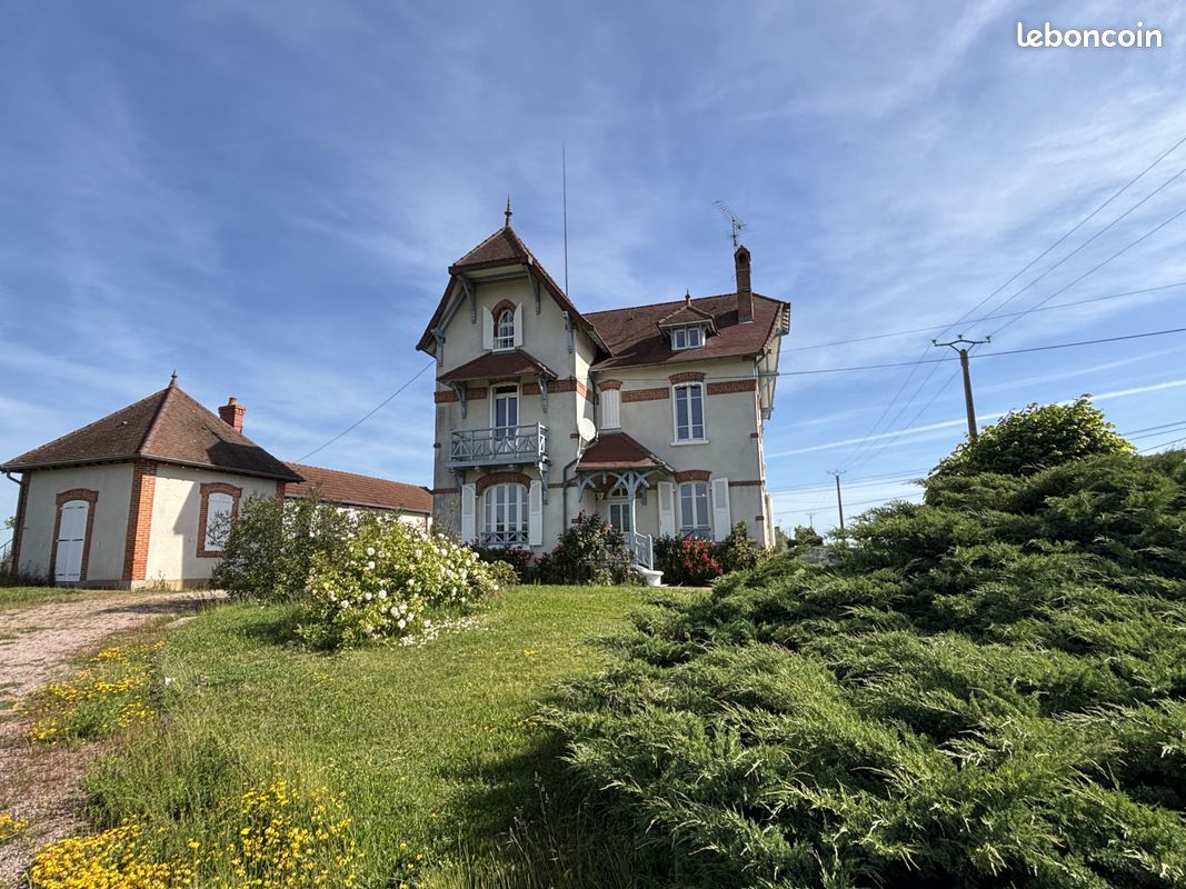 Maison 8 pièces 213 m² · à Roanne · 213 m² · 389 000 €